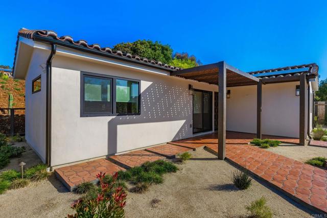 2087 Via Ladeta, La Jolla CA: https://media.crmls.org/mediaz/35aa31d7-1e7e-4384-918d-f90383b64794.jpg