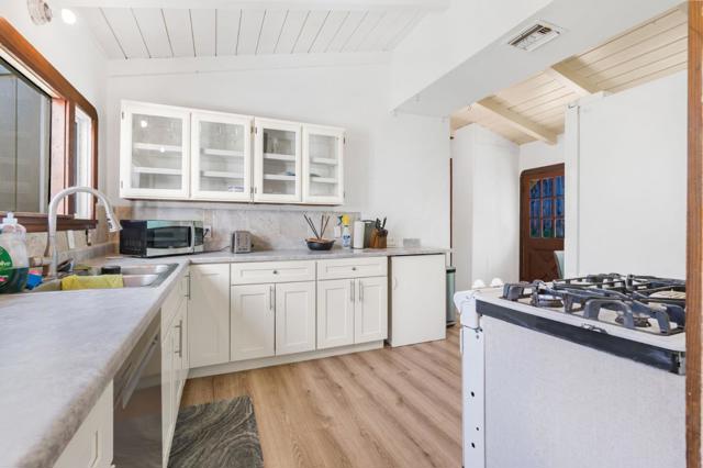 495 Bird Avenue, Los Gatos CA: https://media.crmls.org/mediaz/35aa371e-3f2a-4998-9455-f9526797da07.jpg