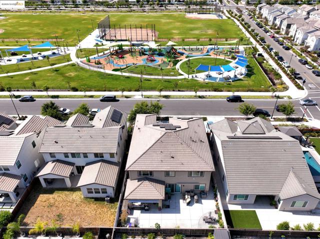 2281 Garden Farms Ave, Lathrop CA: https://media.crmls.org/mediaz/35aa599f-d56d-471e-8901-a615b8e1789d.jpg