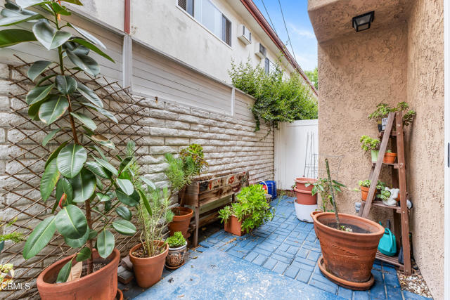 Detail Gallery Image 42 of 47 For 11912 Riverside Dr #20,  Valley Village,  CA 91607 - 2 Beds | 3 Baths