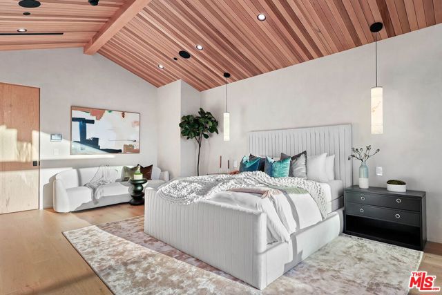 4445 Van Noord Avenue, Studio City CA: https://media.crmls.org/mediaz/35aa6f72-c5c4-4db9-af28-6709915daba2.jpg