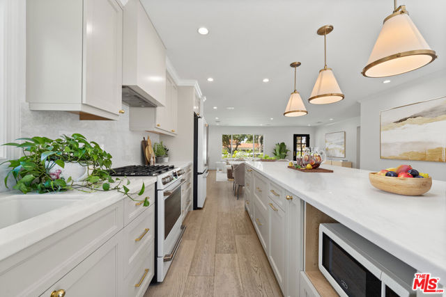 2806 Pacific Coast Highway, Torrance CA: https://media.crmls.org/mediaz/35aab003-0bd0-4a18-ab6f-8252b0fa5421.jpg