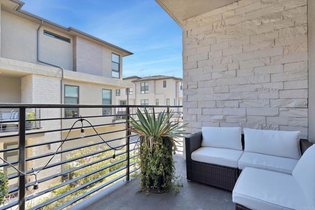 Detail Gallery Image 27 of 61 For 2816 via Alta Pl, San Diego,  CA 92108 - 2 Beds | 2/1 Baths