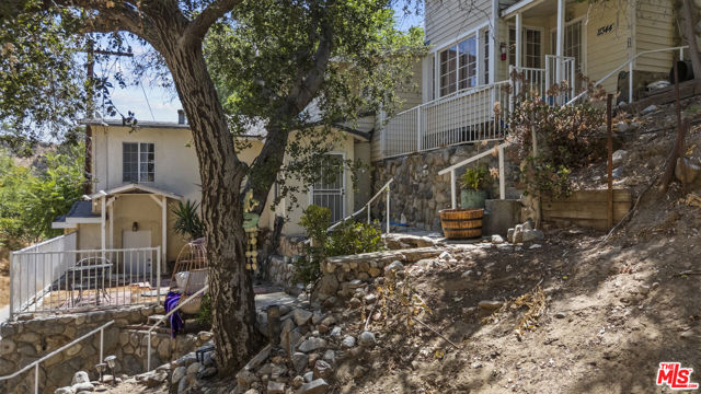 11344 Santol Drive, Sylmar CA: https://media.crmls.org/mediaz/35ac2e88-0581-4830-98df-4fa5a76e46ed.jpg