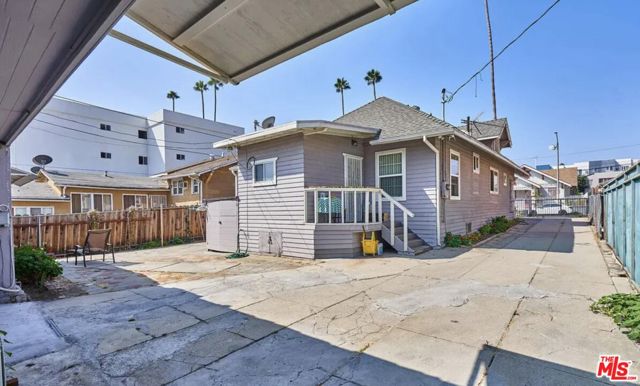 116 S Alexandria Avenue, Los Angeles CA: https://media.crmls.org/mediaz/35acaa7c-404d-47eb-974f-5fd3be32380a.jpg