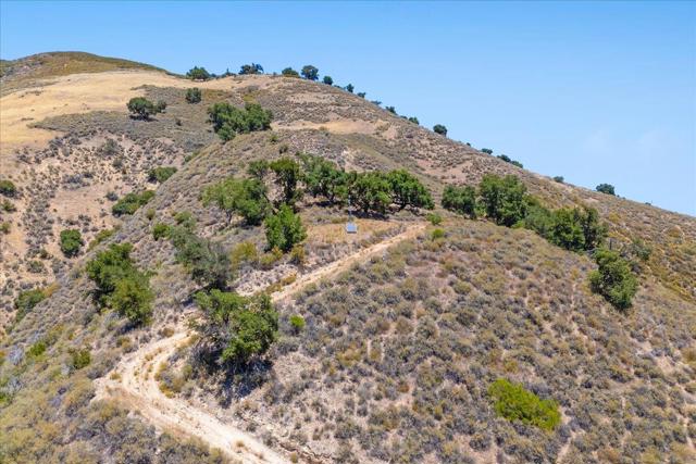 47292 Arroyo Seco Road, Greenfield CA: https://media.crmls.org/mediaz/35ae17c7-099d-4d83-9818-9968441689c6.jpg