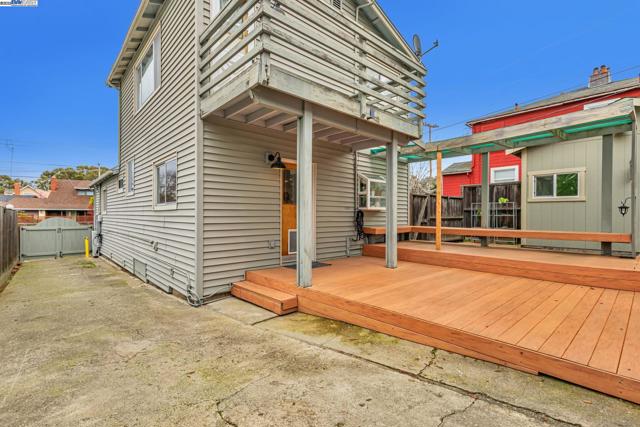 2019 E St, Hayward CA: https://media.crmls.org/mediaz/35af0ebf-ec25-48bd-baa9-75675a4c5dd9.jpg