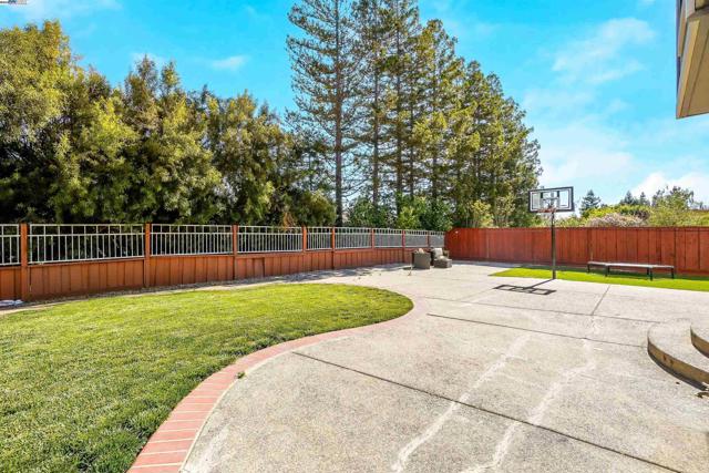 3473 Edinburgh Dr, Livermore CA: https://media.crmls.org/mediaz/35af1e05-c86e-4368-bb33-56b1edea1a4e.jpg