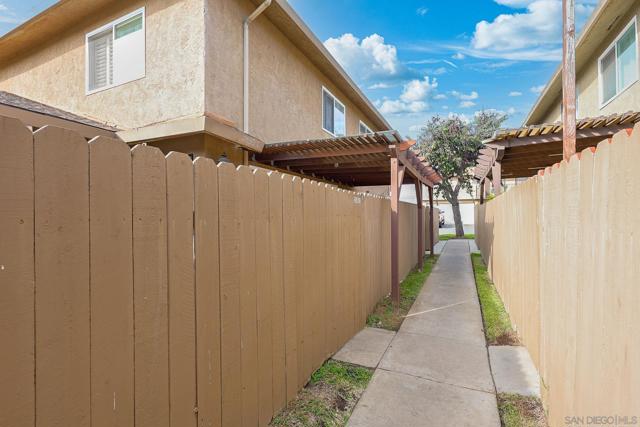 2830 Terrace Pine Dr, San Ysidro CA: https://media.crmls.org/mediaz/35afb399-ab77-4ac4-937f-03d0b7a3c091.jpg