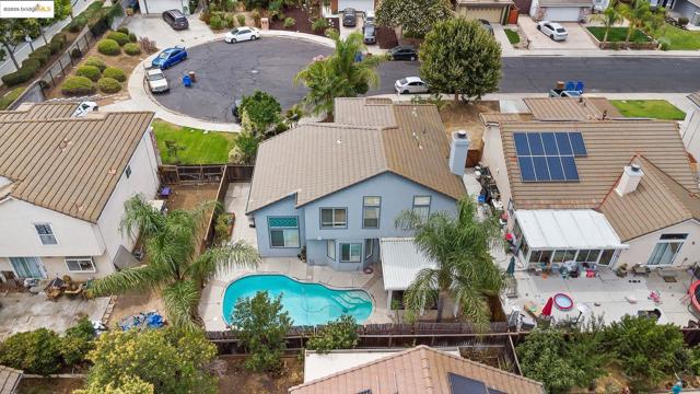 20 Goldmeadow Ct, Brentwood CA: https://media.crmls.org/mediaz/35afba2c-6102-4009-9b20-da2941a3d210.jpg