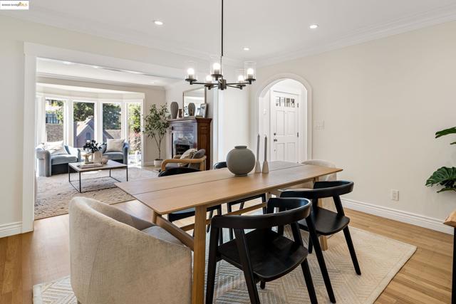 6314 Broadway Ter, Oakland CA: https://media.crmls.org/mediaz/35afd2a3-0b43-4835-8fac-7fedb9d8c915.jpg