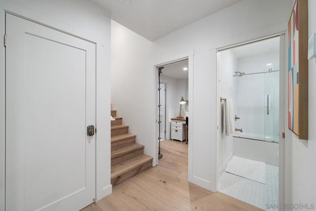 924 D Avenue, Coronado CA: https://media.crmls.org/mediaz/35afdcdc-5426-4f00-b583-938c9abcfbe6.jpg