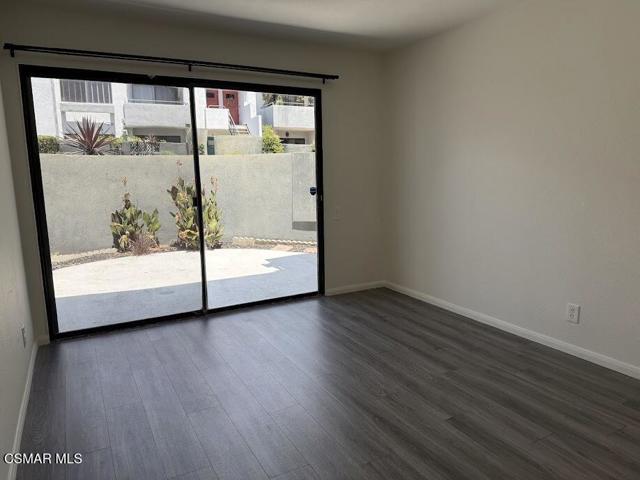 1190 Tivoli Lane, Simi Valley CA: https://media.crmls.org/mediaz/35b09bbb-4d5c-48f3-a9d1-bcbbd7a95c12.jpg
