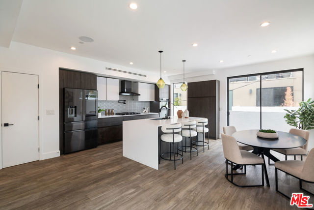 6871 Fountain Avenue, Los Angeles CA: https://media.crmls.org/mediaz/35b176cf-a174-40c6-8bdb-74abedaf65dd.jpg