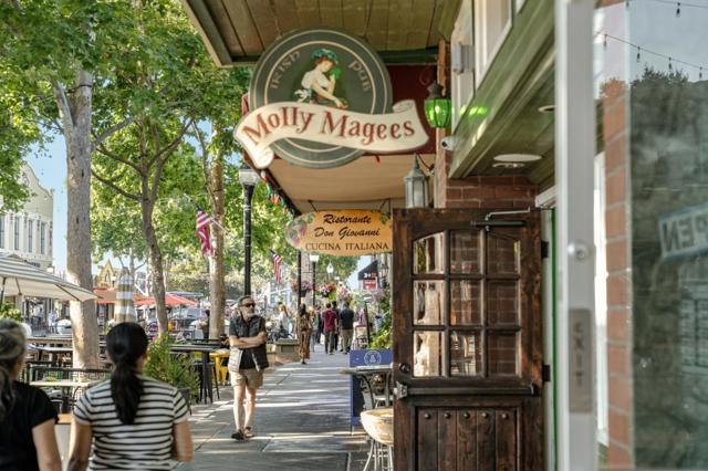 1721 California Street, Mountain View CA: https://media.crmls.org/mediaz/35b1907d-e1a6-46a7-908b-f1ec9cbac524.jpg
