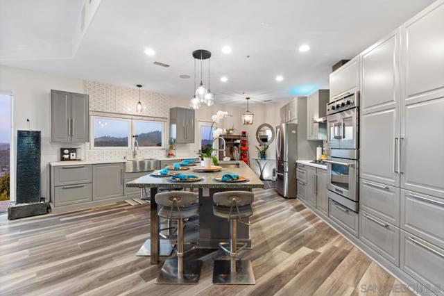 9420 Crest Drive, Spring Valley CA: https://media.crmls.org/mediaz/35b1bc46-8e01-4a05-8904-a99590c2bad1.jpg