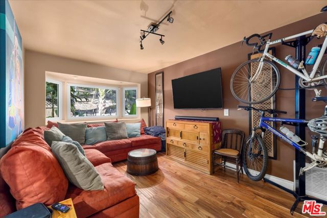 2973 Hutton Drive, Beverly Hills CA: https://media.crmls.org/mediaz/35b241b4-6671-4b6b-8fc3-aabeaee70237.jpg