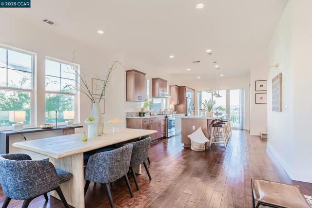 4228 Loyalton Rd, Dublin CA: https://media.crmls.org/mediaz/35b26bb0-f69d-4806-9904-769ed10bf4de.jpg