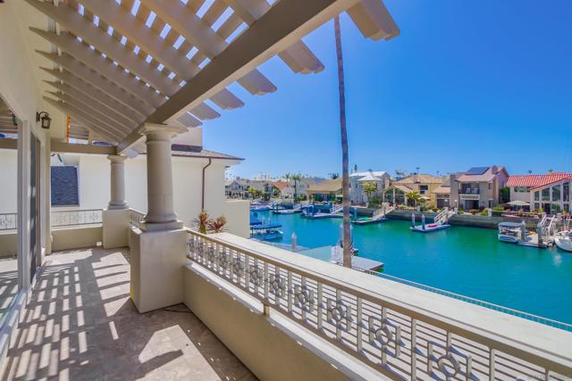 8 Buccaneer Way, Coronado CA: https://media.crmls.org/mediaz/35b26cb2-02c1-47db-964a-313b6fc21d0c.jpg