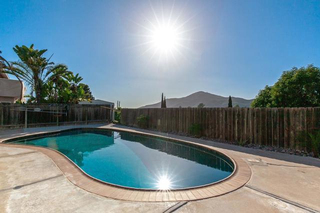 6802 MAURY DR, San Diego CA: https://media.crmls.org/mediaz/35b2d0e5-7280-40e6-b8ef-6fd3ca3235ff.jpg