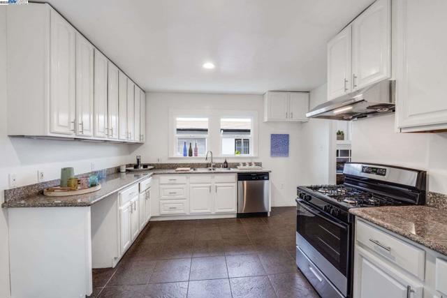 1510 Burbeck Ave, Richmond CA: https://media.crmls.org/mediaz/35b3542a-9674-43cf-8ad1-6eae1a009bc7.jpg