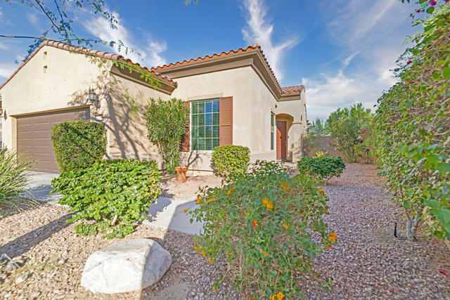 39205 Calle Popoca, Indio CA: https://media.crmls.org/mediaz/35b3b05d-2c32-451d-9426-ff6fb131f36f.jpg