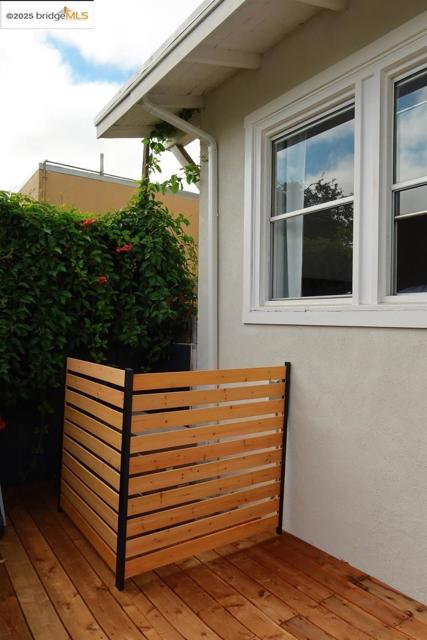 1515 Hampel St, Oakland CA: https://media.crmls.org/mediaz/35b3db2d-b141-495e-8abe-87ac6e0e9a45.jpg