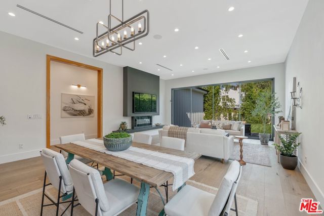 5522 Buffalo Avenue, Sherman Oaks CA: https://media.crmls.org/mediaz/35b40468-fa4d-4620-b058-5aa95e8a7bce.jpg