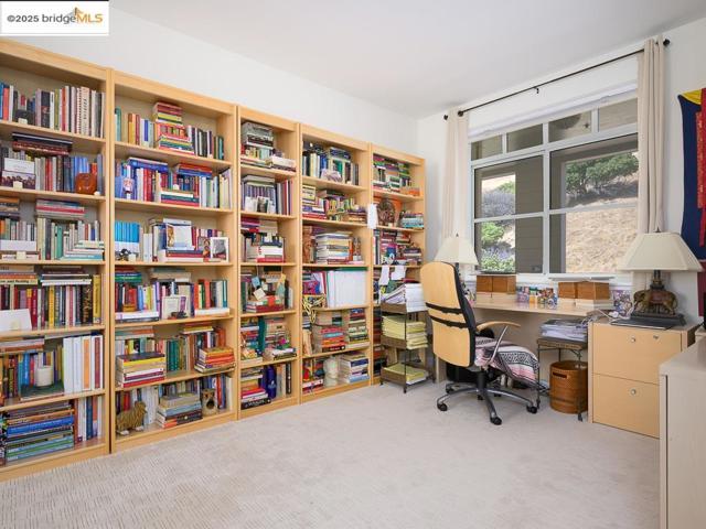 1400 Pinnacle Ct, Richmond CA: https://media.crmls.org/mediaz/35b49e0b-4d19-4d61-8415-a37cf8df3a7e.jpg