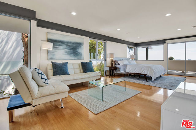 9892 BEVERLY GROVE Drive, Beverly Hills CA: https://media.crmls.org/mediaz/35b4f8c4-a4b3-4a93-90ea-971ebd557525.jpg