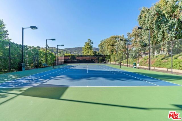 23777 Mulholland Highway, Calabasas CA: https://media.crmls.org/mediaz/35b589be-19f2-4427-b9c1-5b565ed83f0e.jpg