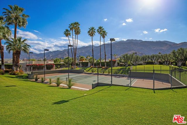 465 N Calle Rolph, Palm Springs CA: https://media.crmls.org/mediaz/35b6335e-0c93-42c2-85dc-864cf2c4623c.jpg