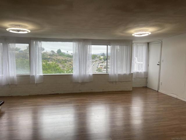 6034 Dwight St, San Diego CA: https://media.crmls.org/mediaz/35b6a984-da43-462a-89a5-f59382d8c918.jpg