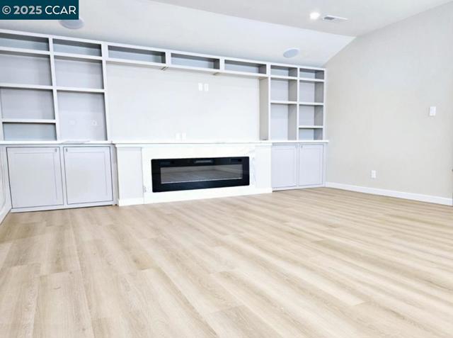 148 Lancaster Way, Vallejo CA: https://media.crmls.org/mediaz/35b6c1c1-2625-435c-8b22-65d6eb523b9d.jpg