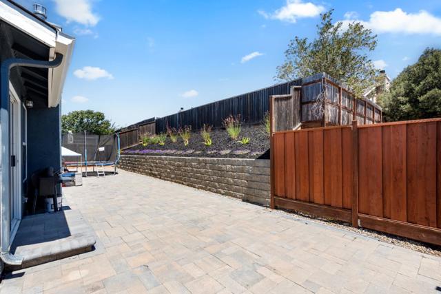 2399 Paradise Drive, Hollister CA: https://media.crmls.org/mediaz/35b6ef8d-dfc0-4e03-b743-a1abac6ac5f8.jpg