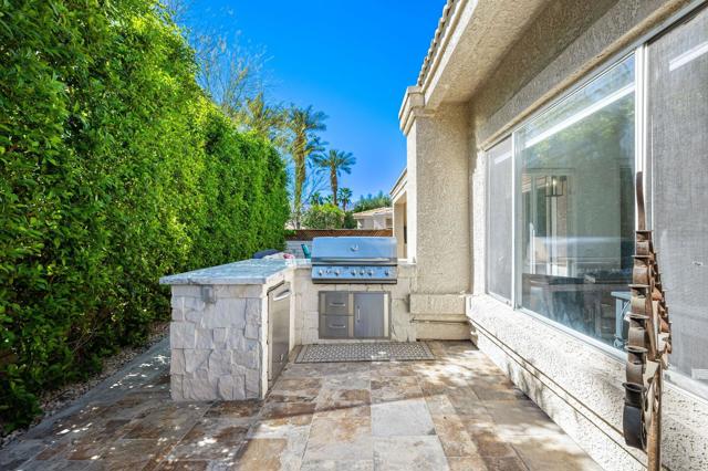 48205 Vista De Nopal, La Quinta CA: https://media.crmls.org/mediaz/35b70d19-b1e6-4b3c-ac66-92710fce1e24.jpg