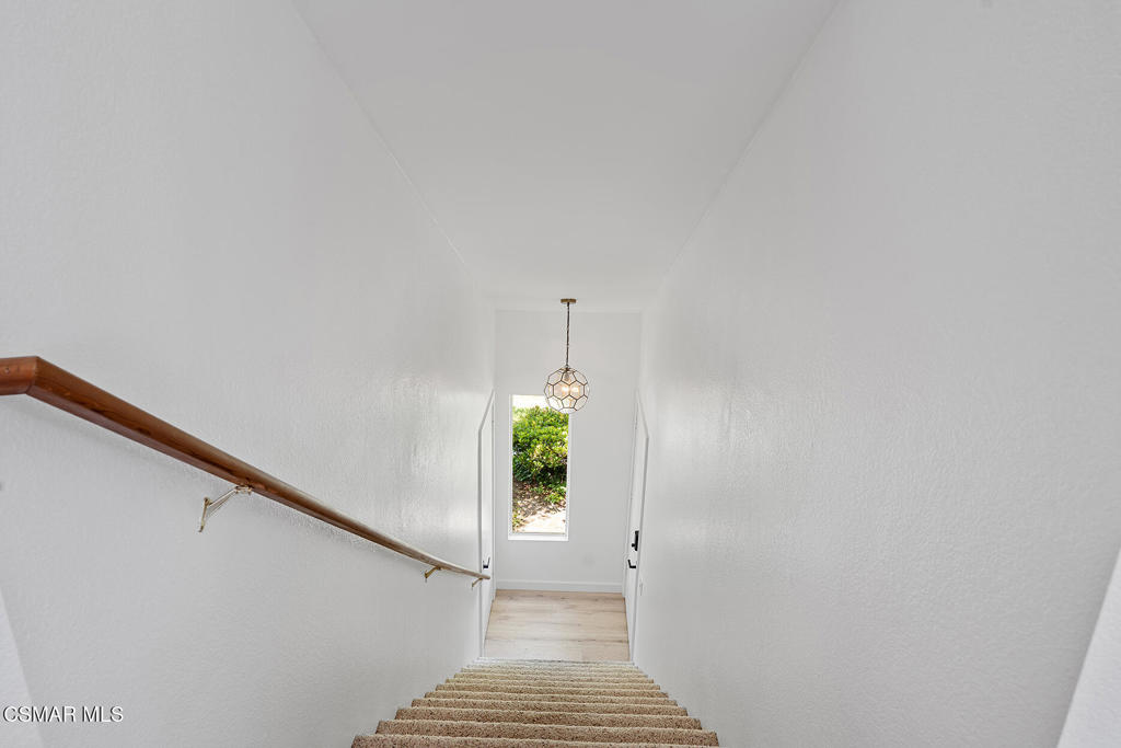 https://media.crmls.org/mediaz/35b771e7-dc8b-4ce8-a6a4-a3fb9f797035.jpg?preset=X-Large