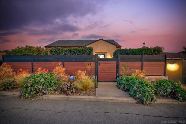 812 San Antonio Pl, San Diego CA: https://media.crmls.org/mediaz/35b7fc68-72d4-4f34-b06e-2f9748c0993b.jpg