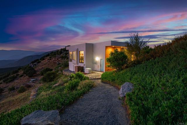 403 Black Canyon Place, Ramona CA: https://media.crmls.org/mediaz/35b802f5-7241-41f9-9ec7-1bcf0b185114.jpg
