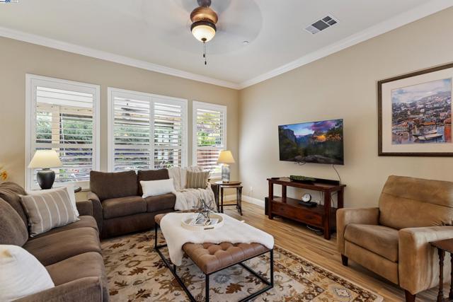 1748 Veneto Ln, Brentwood CA: https://media.crmls.org/mediaz/35b84dc5-6ea3-4233-8659-b1453d8ad0a6.jpg