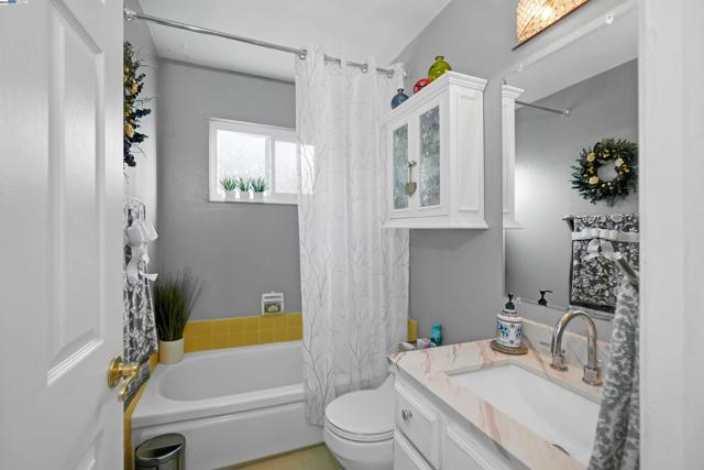 2472 Bradford Ave, Hayward CA: https://media.crmls.org/mediaz/35b93729-44ad-4cbb-b69e-c5ae4d9f389c.jpg