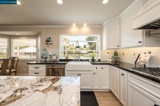 Image 8 of 59 For 604 Lomond Cir
