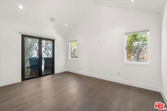 4525 Melbourne Avenue, Los Angeles CA: https://media.crmls.org/mediaz/35b9c82d-d513-4ded-ae8d-803b400890ab.jpg