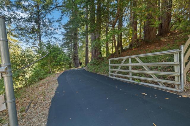 70 Highgate Road, Scotts Valley CA: https://media.crmls.org/mediaz/35ba1f79-1b80-484b-b4f4-78e5cacab0e0.jpg