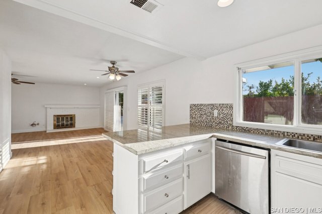 7270 Rondel CT, San Diego CA: https://media.crmls.org/mediaz/35badef4-30e0-435b-bc19-07b64b4b7827.jpg