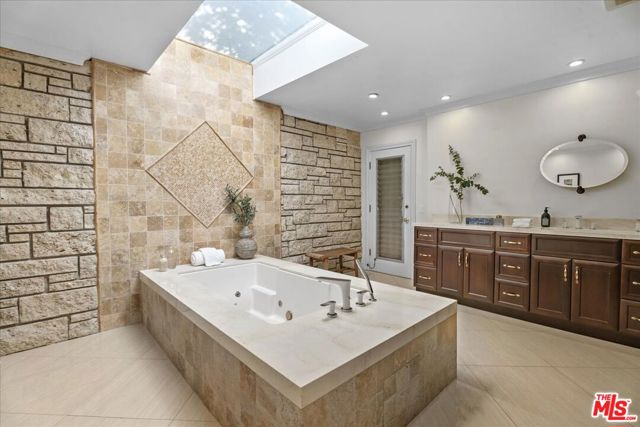 1743 Stone Canyon Road, Los Angeles CA: https://media.crmls.org/mediaz/35bae27e-4568-4fe2-91b7-124faf4b3393.jpg