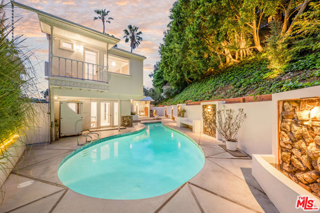 3027 Franklin Canyon Drive, Beverly Hills CA: https://media.crmls.org/mediaz/35bb3051-b29b-4d9f-83ed-8f4ddbc48340.jpg