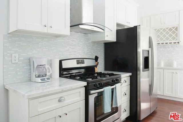 7553 GARDEN GROVE Avenue, Reseda CA: https://media.crmls.org/mediaz/35bb8233-9978-4918-82bc-c34437c6c7c9.jpg