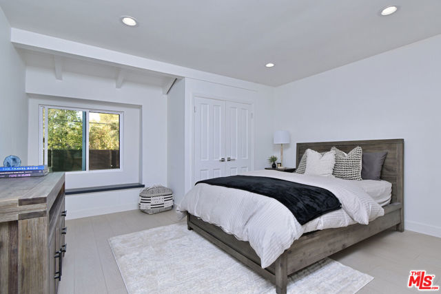 4512 Libbit Avenue, Encino CA: https://media.crmls.org/mediaz/35bb8ac8-0e3d-4597-8d27-69e8283e5488.jpg