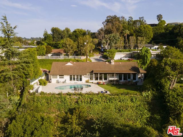 16303 Mandalay Drive, Encino CA: https://media.crmls.org/mediaz/35bbc376-fa47-4c96-81e1-35435c194a2c.jpg